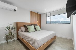 1 bedroom, desk, iron/ironing board, travel cot - Go Living 607 · Amazing Luxury 2BR Apt - 2AC and coworking (Medellín)