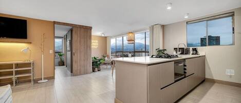 Kühlschrank, Mikrowelle, Ofen, Herdplatte