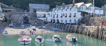 Coast & country luxury cottage in pretty village, w/local pub. Beach 15 mins.