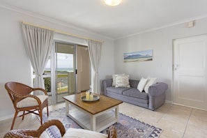 Apartment (2 Bedrooms) | Living area
