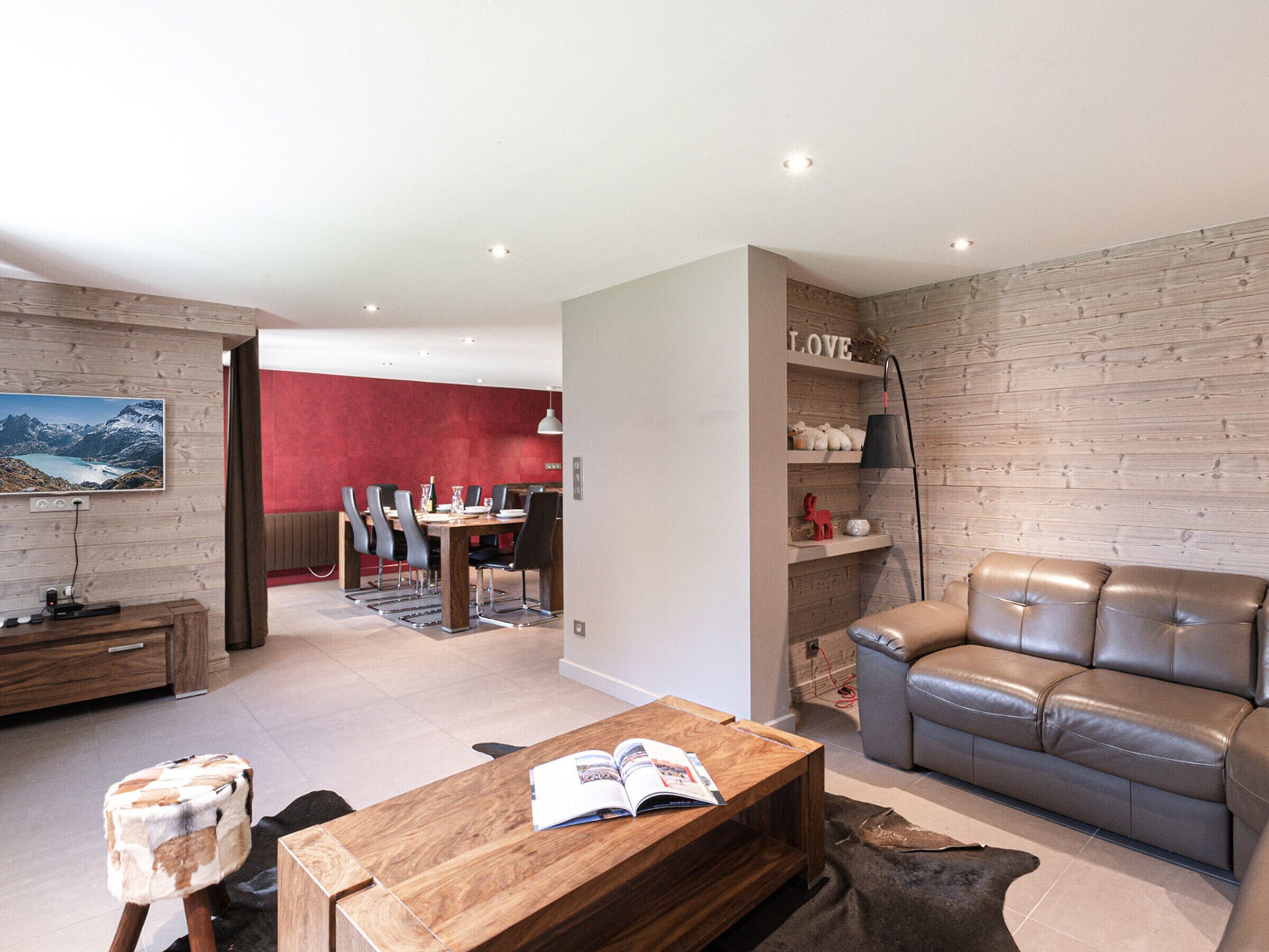 テレビ、DVD プレーヤー