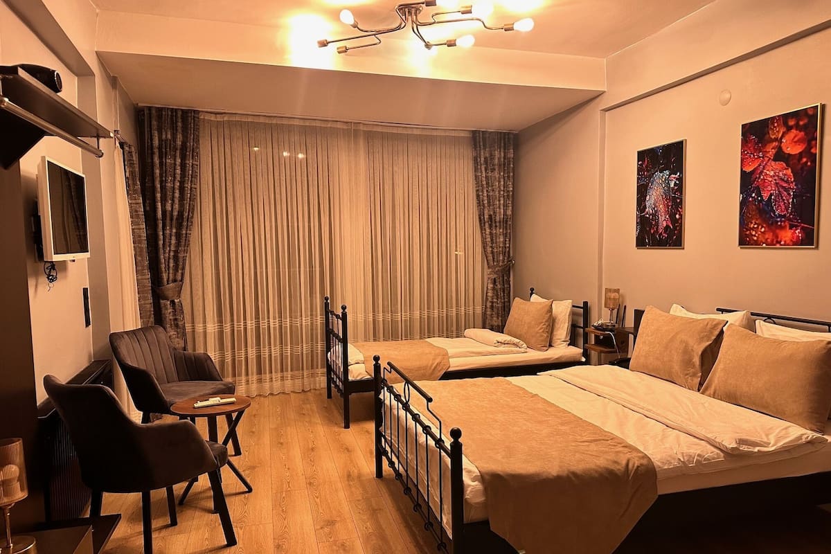 Ropa de cama de alta calidad y escritorio