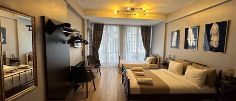 Ropa de cama de alta calidad y escritorio