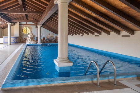 Una piscina techada
