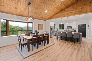 Dining - Stunning Views! Huge 6BR House; Family-Friendly! (Cherry Log)