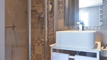 Luxury Double Room | Bathroom | Towels