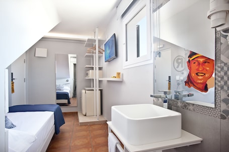 Luxury Single Room | In-room safe, blackout drapes, soundproofing, free WiFi