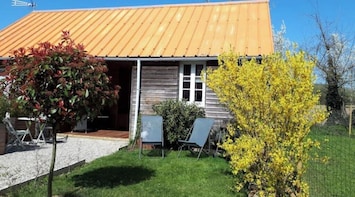 Le studio se trouve dans une annexe face Ă notre maison
