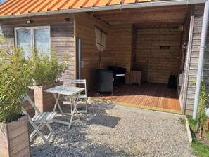 Outdoor dining - La petite enseigne ⭐⭐ Near France's most beautiful km (Champeaux)