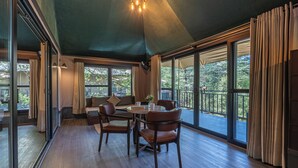 Zenith Luxury Cottage | デスク、アイロン / アイロン台、WiFi (無料)、ベッドシーツ