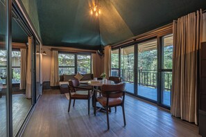 Andrew Villa - Everest Base Camp, Near George Everest House, 5kms from Library Chowk (Dehradun)