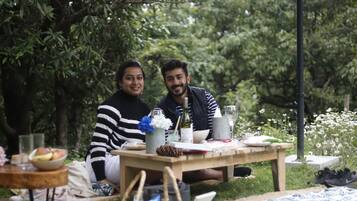 منطقة تناول الطعام للأزواج