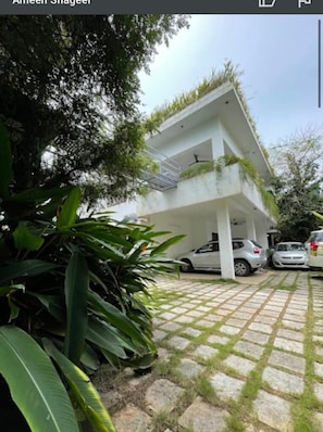 Mặt tiền nơi lưu trú