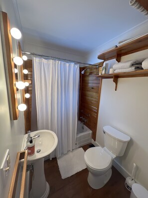 Ensemble douche/baignoire, shampoing