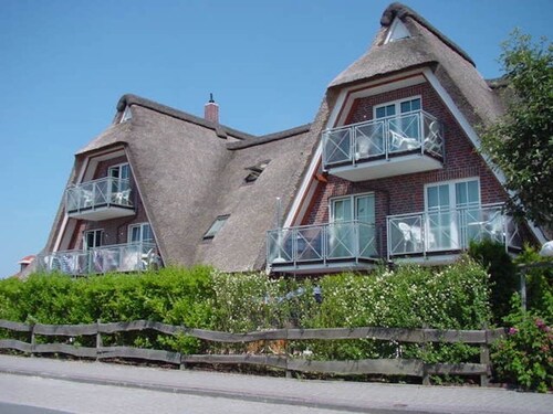 Dreams under a thatched roof, terrace, WLAN, beach chair on the family beach free of charge