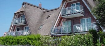 Dreams under a thatched roof, terrace, WLAN, beach chair on the family beach free of charge