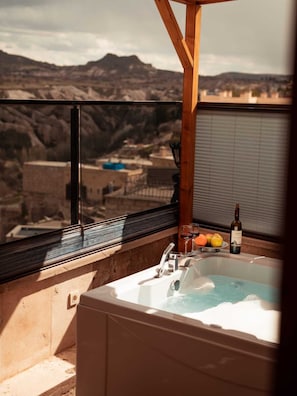 A hot tub with a view of a mountainous landscape. - Cappadocia Pegasos Cave Suite Hotel  (Nevsehir)