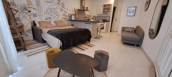 Bureau, fer et planche Ă repasser, lit parapluie, Wi-Fi gratuit