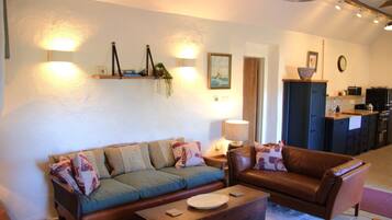 Smart TV, chimenea y estéreo