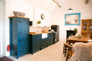 Fridge, microwave, oven, stovetop - The Hidden Cottage, Ardara, Donegal. (Ardara)
