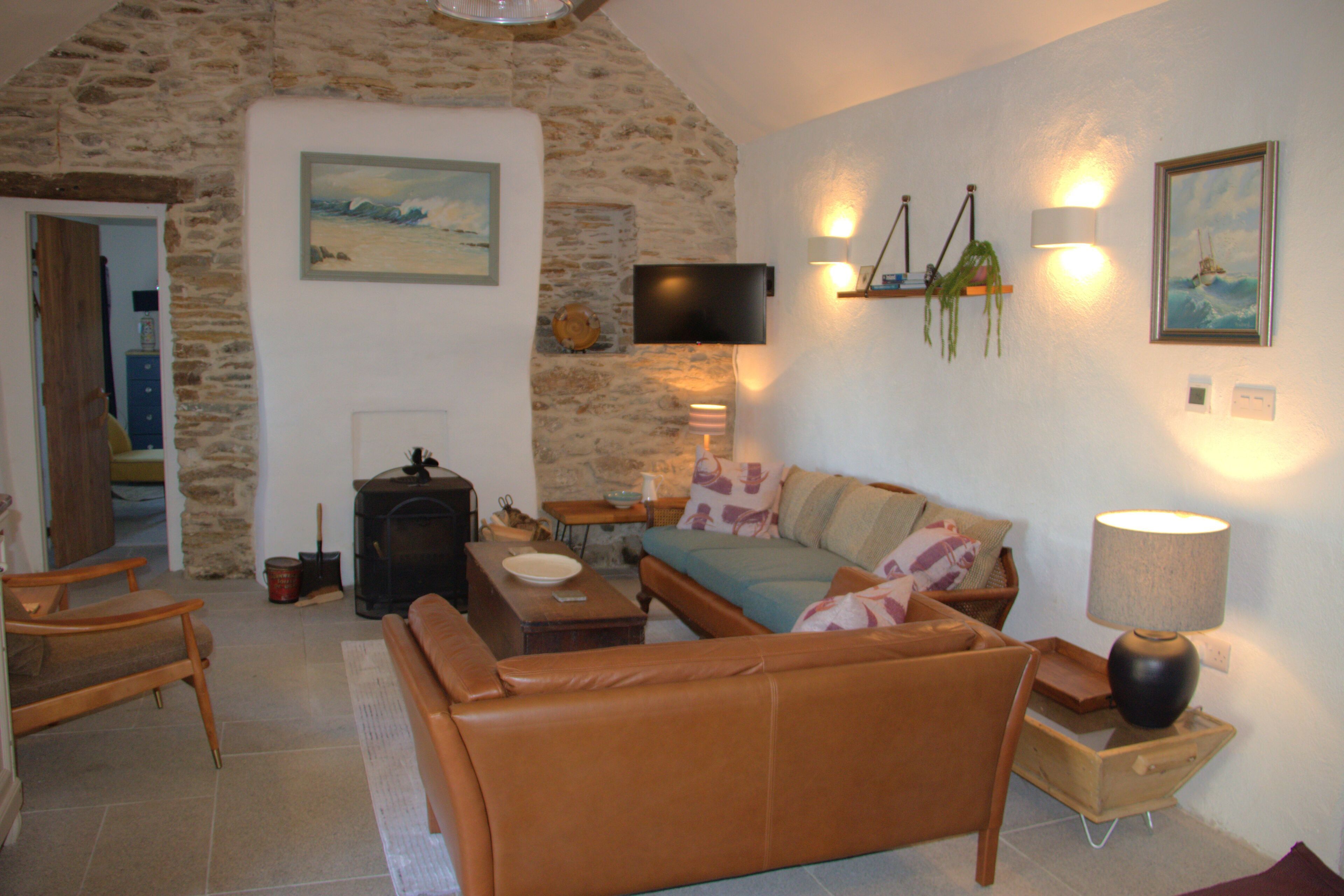 Smart TV, chimenea y estéreo 