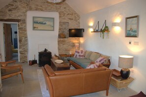 智能電視、壁爐、音響