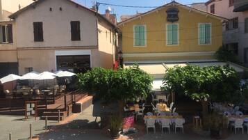 Ristorazione all'aperto