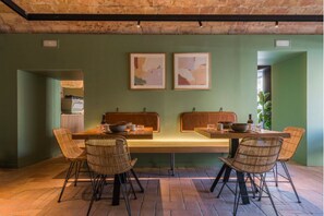 Sarapan ala kontinental setiap hari dengan biaya tambahan