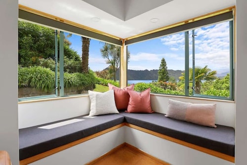 Millar's Hideaway | Super Cute + Great Lake Views