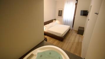 1 chambre, fer et planche Ă repasser, Wi-Fi, draps fournis