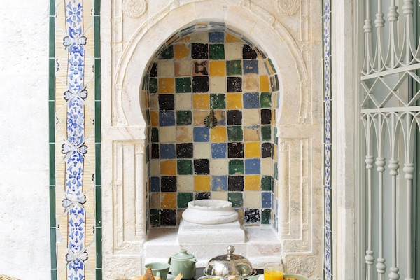 Morgunverðarhlaðborð daglega (13.50 EUR á mann)