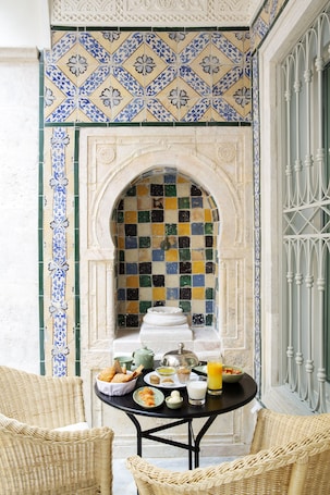 每日供应自助式早餐(每人 EUR 13.50)