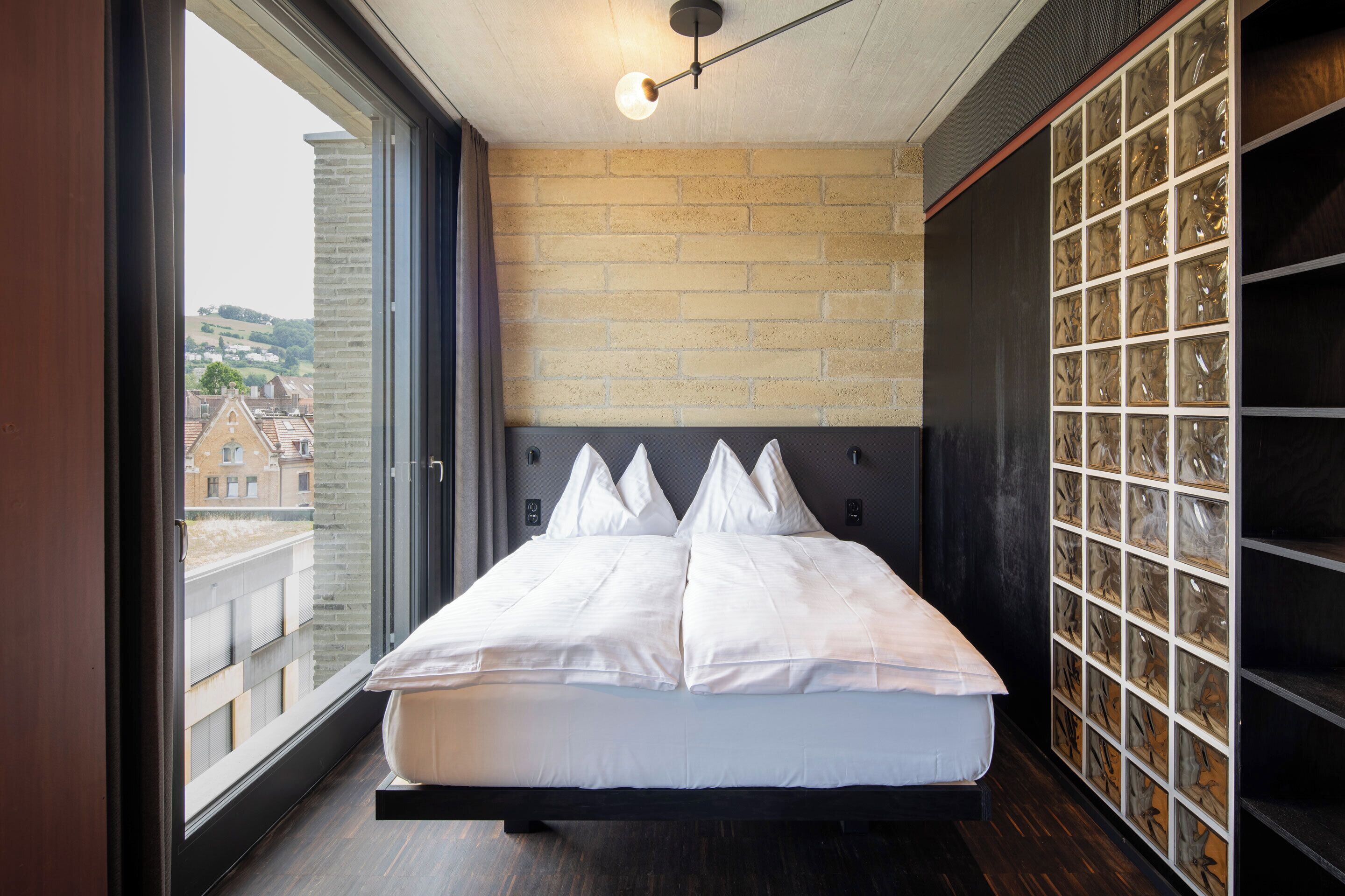 Roof Top Queen | Een minibar, een kluis op de kamer, een bureau, een laptopwerkplek