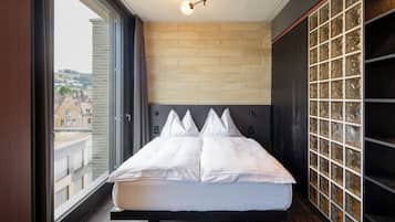 Roof Top Queen | Een minibar, een kluis op de kamer, een bureau, een laptopwerkplek