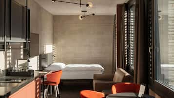 Premium King | Minibar, in-room safe, desk, laptop workspace