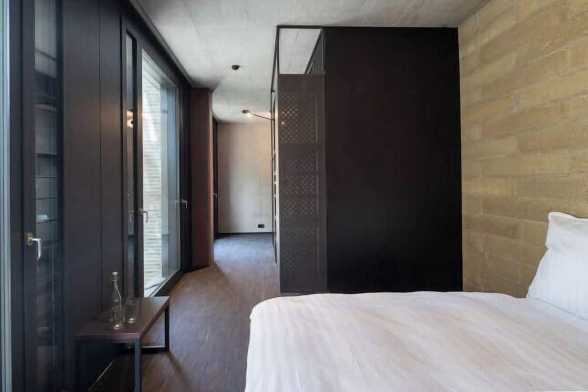 Minibar, in-room safe, desk, laptop workspace