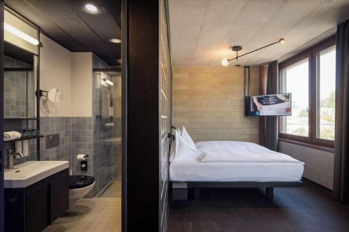 Minibar, in-room safe, desk, laptop workspace