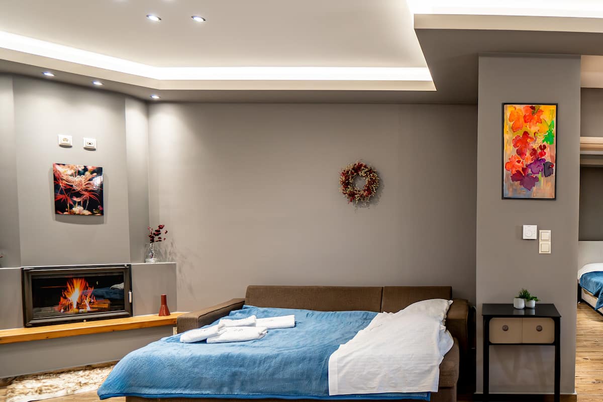 Suite, 1 kamar tidur, balkon | Ruang kerja ramah laptop, Wi-Fi gratis, dan didekorasi berbeda-beda