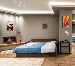 Suite, 1 soverom, balkong | Individuelt dekorert, individuelt innredet og skrivebord for bærbar PC