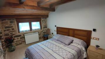 2 slaapkamers, een strijkplank/strijkijzer, reisbedje, gratis wifi