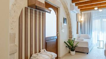 Soundproofing, free WiFi, bed sheets