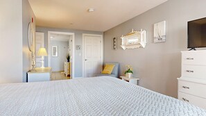 2 bedrooms, iron/ironing board, free WiFi, bed sheets - Grand Victorian #403 (Old Orchard Beach)