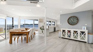 Dining - Waterfront Wonderland, 41 Foreshore Drive (Salamander Bay)