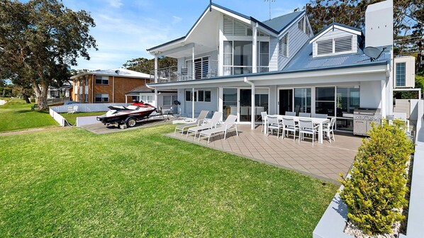Exterior - Waterfront Wonderland, 41 Foreshore Drive (Salamander Bay)