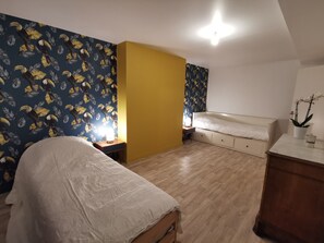 2 bedrooms, desk, iron/ironing board, travel crib - Country house (Québriac)