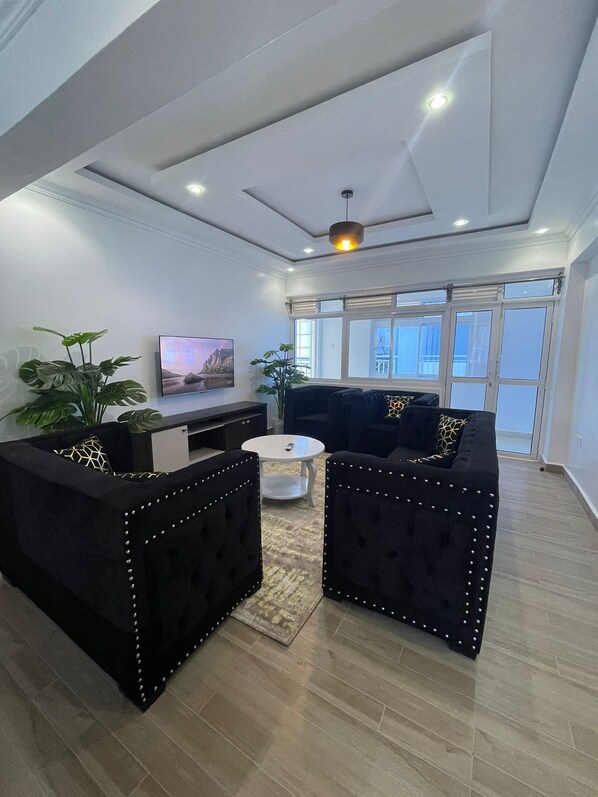 Deluxe-sviitti, 3 makuuhuonetta | Yksilöllisesti kalustettu, ilmainen Wi-Fi, vuodevaatteet