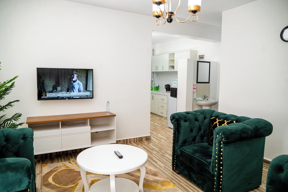 Deluxe Suite, 1 Bedroom | Living area