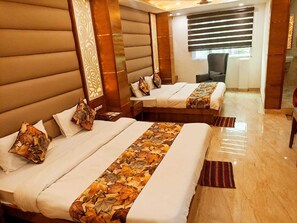 家庭房 | 高档床上用品、羽绒被、办公桌、免费 WiFi