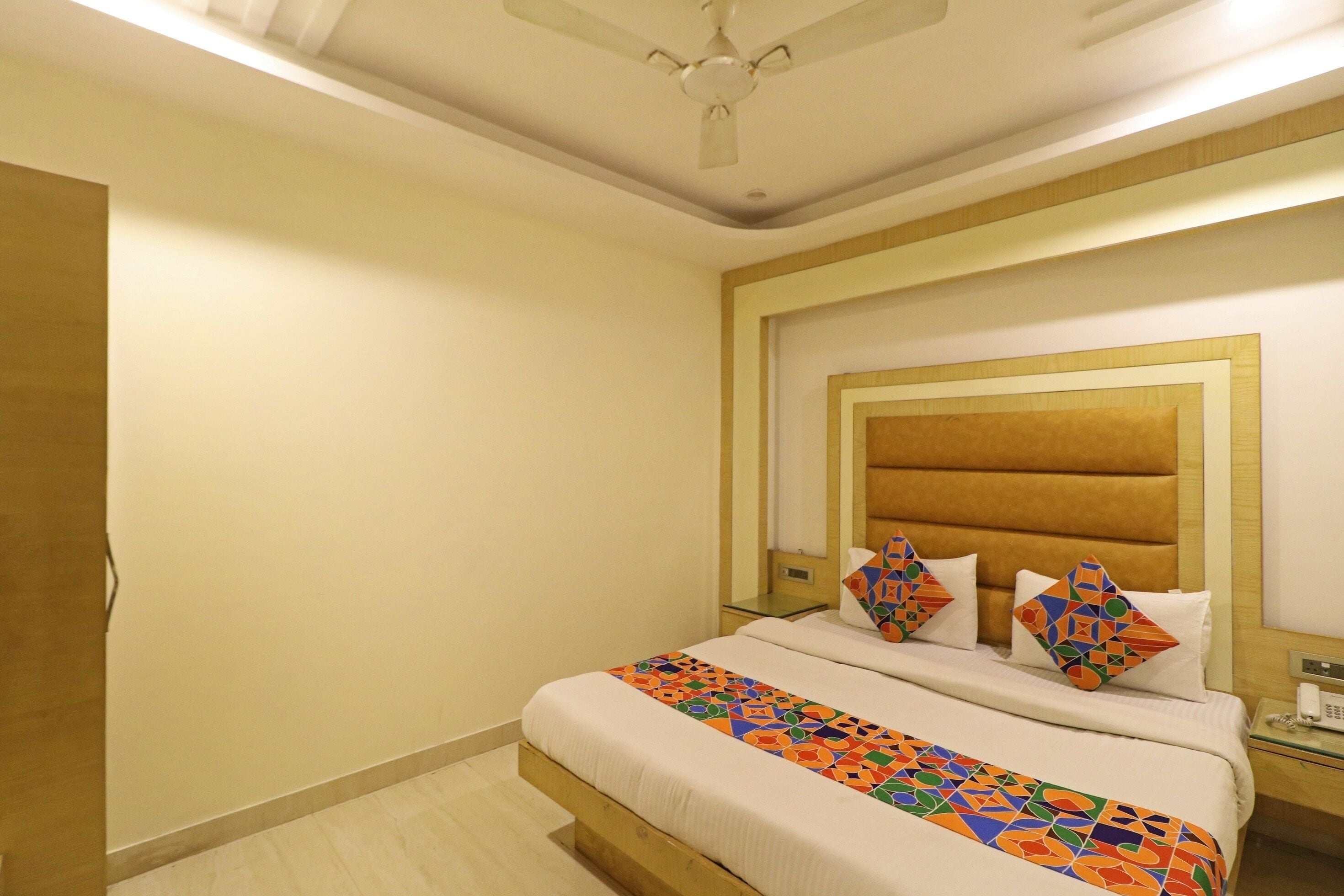 Hochwertige Bettwaren, Daunenbettdecken, Schreibtisch, kostenloses WLAN