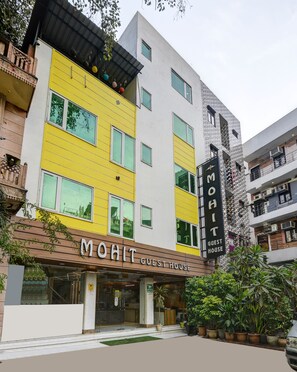 Front of property - Hotel Mohit Guest House (New Delhi)